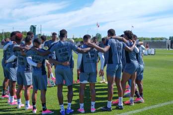 El plantel inició el día con una sesión de análisis de video en el hotel de concentración