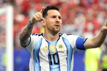 El rosarino alcanzó además la cifra de 121 goles en 200 partidos con la selección argentina.