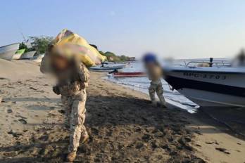 El personal de aeronaval detectó movimientos sospechosos de la lancha artesanal.