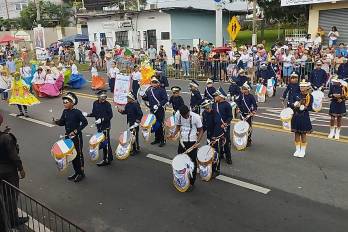 Constante explicó que este desfile se realiza desde hace diez años.