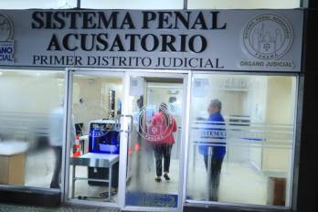 La fiscal aclaró que este viernes 10 de octubre acudirá otro grupo que esta siendo investigado por el presunto delito de corrupción de funcionario público.