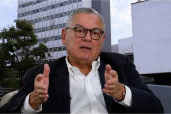 La denuncia contra Flores solicita que se investiguen los hechos ocurridos en la sede de la Contraloría entre el 15 de marzo y el 28 de abril de 2026.