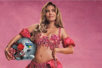 La cantante colombiana Karol G sigue promocionando su nuevo álbum, La Tropicoqueta.