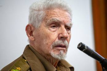 Ramiro Valdés se unió tempranamente al movimiento liderado por Fidel Castro.