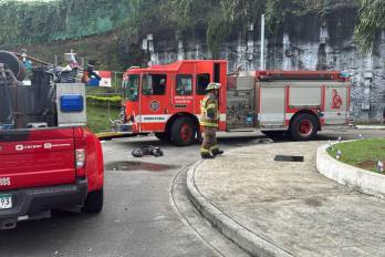 Como medida preventiva, los agentes ordenaron el desalojo total del edificio y procedieron al cierre de las llaves centrales del sistema de gas..