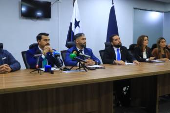 Los diputados Alexandra Brenes y Roberto Zúñiga plantearon que Herrera no ha cumplido con el acuerdo de Vamos para apoyar su candidatura a la presidencia de la Asamblea.