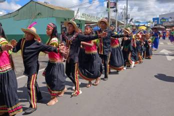 La festividad no solo celebra la rica herencia cultural de las comarcas, sino que también impulsa el turismo.