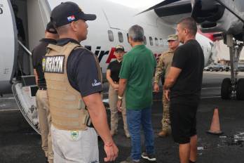 A las 6:30 a.m., desde el Aeropuerto Internacional Marcos A. Gelabert de Albrook, salió el vuelo con 33 ciudadanos colombianos.
