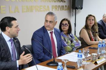 Cabrera se reunió con un grupo de miembros del CoNEP.