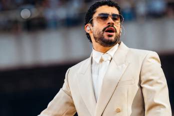 Bad Bunny en su más reciente concierto en Barcelona, España.