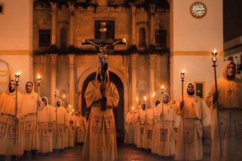 El Casco Antiguo de Ciudad de Panamá se prepara para vivir una de las jornadas más solemnes de la Semana Santa.