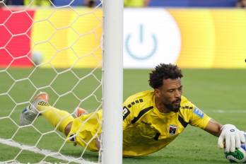 La atajada más espectacular llegó en el tiempo añadido del primer tiempo, cuando el guardameta Vozinah evitó el gol saudí con una brillante reacción que permitió a Cabo Verde mantener el empate antes del descanso.