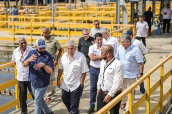 Durante el recorrido, el mandatario estuvo acompañado por el director del Idaan, Antonio Tercero González.