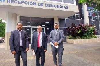 El abogado Fermín García, parte de la defensa de uno de los presuntos perjudicados, calificó la admisión de la querella como “un paso para la democracia”.