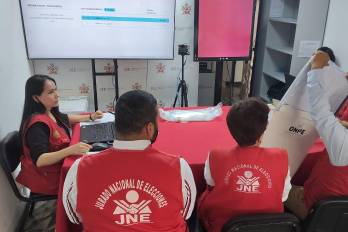 Veinte días después, Perú continúa revisando votos