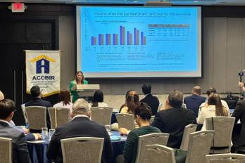 Especialistas del MEF, Indesa y Acobir abordan los retos del sector inmobiliario panameño, marcados por el incremento en la inversión extranjera y la desaceleración de la venta de viviendas locales.