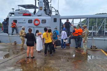 Mientras tanto, la Aeronaval mantiene los viajes, ofreciendo una alternativa temporal para los residentes.