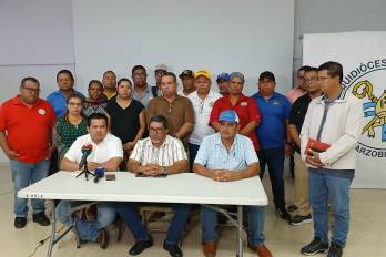 Luego de ocho semanas de huelga indefinida, el gremio docente y el empresarial se reunieron. Sin embargo, los educadores insisten en las manifestaciones para el derogo de la Ley 462.