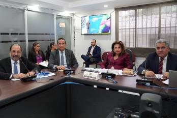 Equipo del Banco Nacional durante la sustentación del presupuesto.