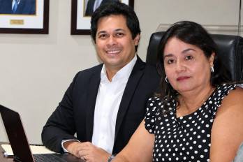 Publio De Gracia y Maritza Ureña, exdirector y exsubdirectora de la Dirección General de Ingresos.