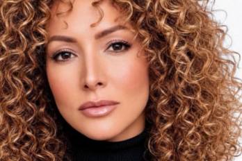 Erika agradeció al equipo de Telemundo por la oportunidad y manifestó su entuciasmo por contribuir al desarrollo artístico de jovénes talentos.