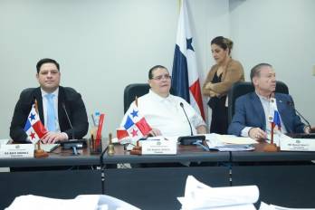El ministro Jaime Jované defendió ante la Asamblea la reubicación temporal de oficinas del Miviot, pero su propuesta de utilizar fondos destinados a familias sin vivienda fue duramente criticada.