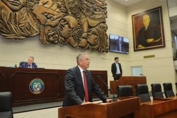 El ministro de Vivienda, Jaime Jované, presentó el proyecto de ley en la Asamblea Nacional.