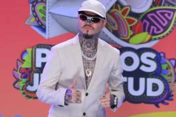 Farruko realizo una gira de actividades para dar a conocer el país en sus redes sociales.