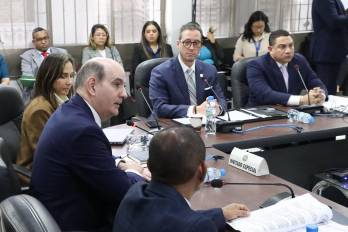 El ministro de Economía y Finanzas, Felipe Chapman, durante su presencia en la Comisión de Presupuesto.