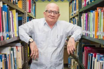 Manuel Orestes Nieto publicó Dar la cara en 1975. Ese mismo año, el poemario obtuvo el Premio Casa de las Américas y se consolidó como una de las obras fundamentales de la poesía panameña contemporánea.