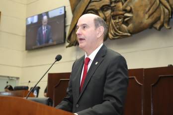 El ministro de Economía y Finanzas, Felipe Chapman, en el Pleno de la Asamblea, este miércoles 30 de julio.