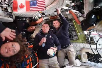 La nave viaja a más de 5.600 kilómetros por hora y ya se encuentra a cientos de miles de kilómetros de la Tierra, acercándose progresivamente a su destino.