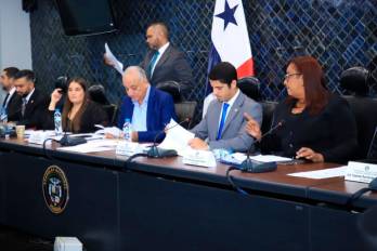 Comisión de Gobierno frena debate sobre salida de Panamá del Parlacen