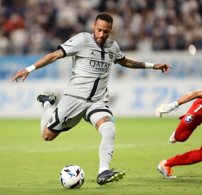 El brasileño Neymar, delantero del PSG, durante el amistoso disputado ante el Gamba Osaka en Suita