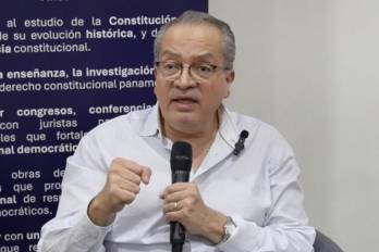 Fernando Carrillo Flórez durante uno de los diálogos sobre democracia organizados por el CIEPS-AIP en Panamá.