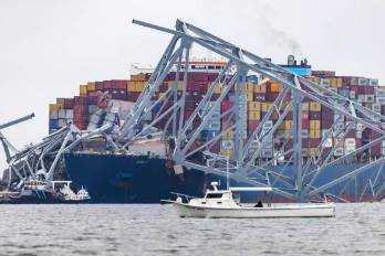Restos del puente Francis Scott Key, encima del carguero Dali en Baltimore, Maryland, el 27 de marzo de 2024.