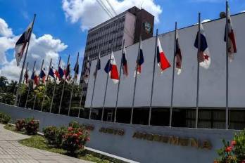 La reunión surgió de una invitación de la presidenta de la Asamblea Nacional, Dana Castañeda.