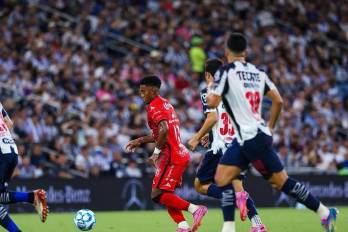 Édgar Yoel Bárcenas durante el partido contra Monterrey.