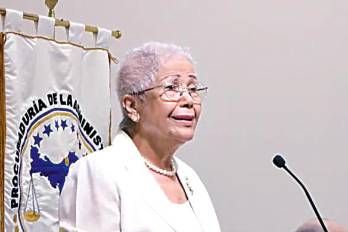 La exprocuradora de la Administración, Alma de Fletcher, afirmó que ejercer sin licencia actividades de la Bolsa de Valores, como ejecutivos principales viola la ley penal. Archivo|La Estrella de Panamá