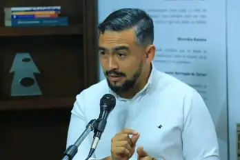 Luis Duke, del bloque opositor, denunció que el retraso en la asignación de comisiones en la Asamblea Nacional responde a la indecisión de un diputado de la bancada mixta.