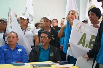 El dirigente sindical Fernando Ábrego aseguró en un pronunciamiento que la huelga magisterial continuará mientras siga sin abrirse el diálogo sobre la Caja del Seguro Social.