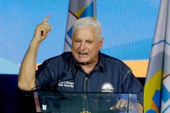 El expresidente cuestiona desde Colombia las reformas al Código Electoral que discute la Asamblea Nacional.