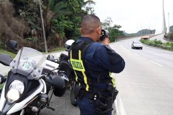 Uso de cinturón de seguridad, respeto a límites de velocidad y pasos peatonales señalizados, claves para evitar accidentes.