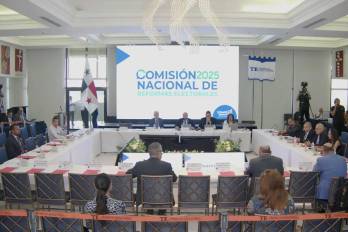 Mesa de la Comisión Nacional de Reformas Electorales.