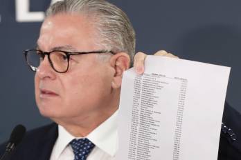 Los nombres de Diógenes Sánchez y Nelva Reyes fueron agregados con pluma al final de la lista.