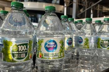 Nestlé ha logrado elaborar todos los envases de 0,75 cl y 1,5 litros de su marca de agua con plástico reciclado.