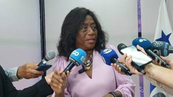 La ministra de Educación, Lucy Molinar.