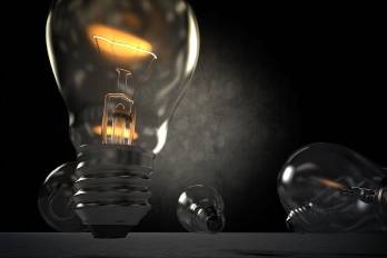 La Ley UREE de 2012 y el Plan Nacional de Eficiencia Energética de 2015 son fundamentales, con metas como reducir el consumo energético.