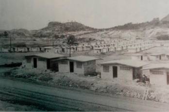 La presión y velocidad de la ocupación informal de tierras durante la década de 1970 en San Miguelito, obligó al gobierno de aquella época a establecer un programa de construcción de vivienda social. En esta foto, la urbanización de Torrijos Carter.