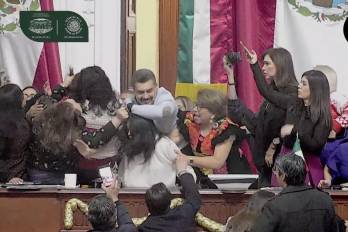 Durante el altercado se registraron jalones de cabello y forcejeos.